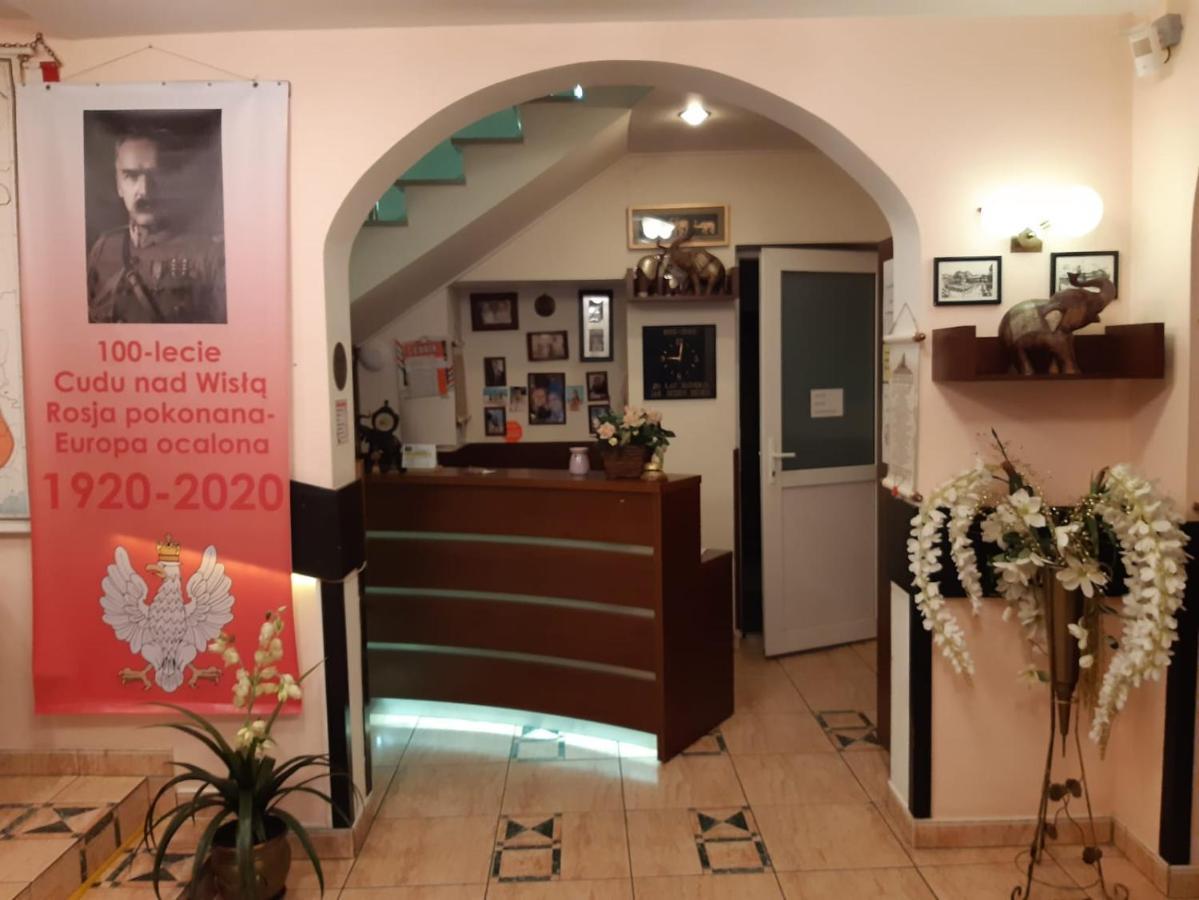 Albert Turystyczne Uslugi Hotelarskie Warsawa Bagian luar foto