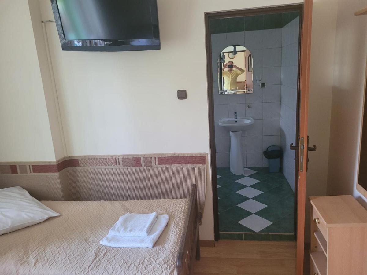 Albert Turystyczne Uslugi Hotelarskie Warsawa Ruang foto